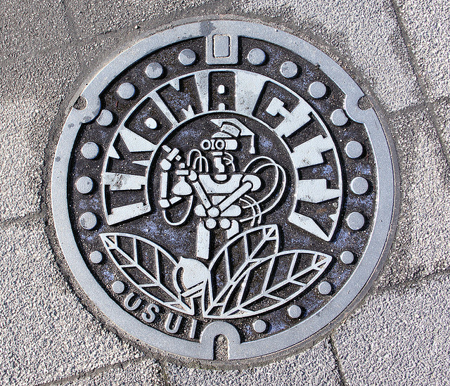 Arte nipón en el mobiliario urbano Manhole+japan+cover+7