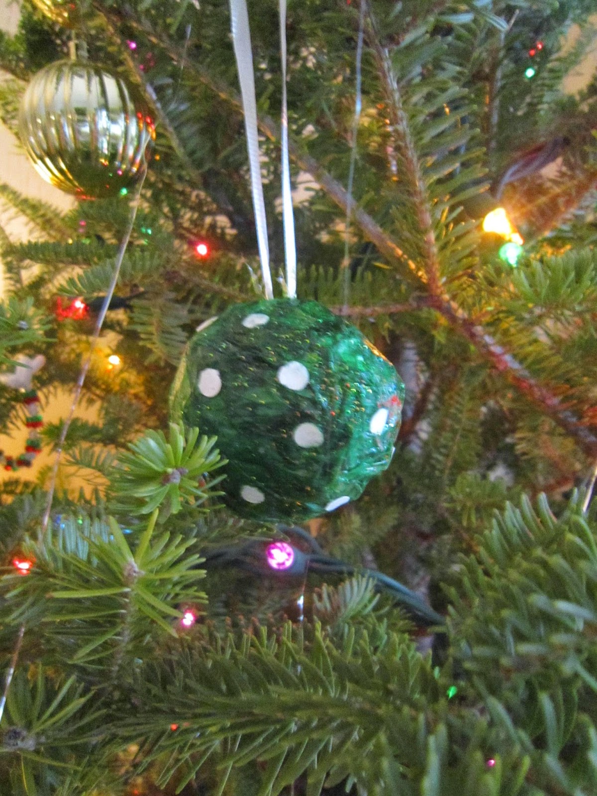 Foil and tissue Christmas ornament Foil and tissue Christmas ornament, crafts, kids crafts, Christmas crafts, Christmas tree