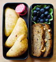 http://daily-bento.blogspot.com/2013/09/bento-nr-44.html