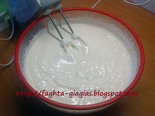 Τα φαγητά της γιαγιάς - Παγωτό παρφέ με κεράσι γλυκό και γιαούρτι Τα φαγητά της γιαγιάς - Παγωτό παρφέ με κεράσι γλυκό και γιαούρτι