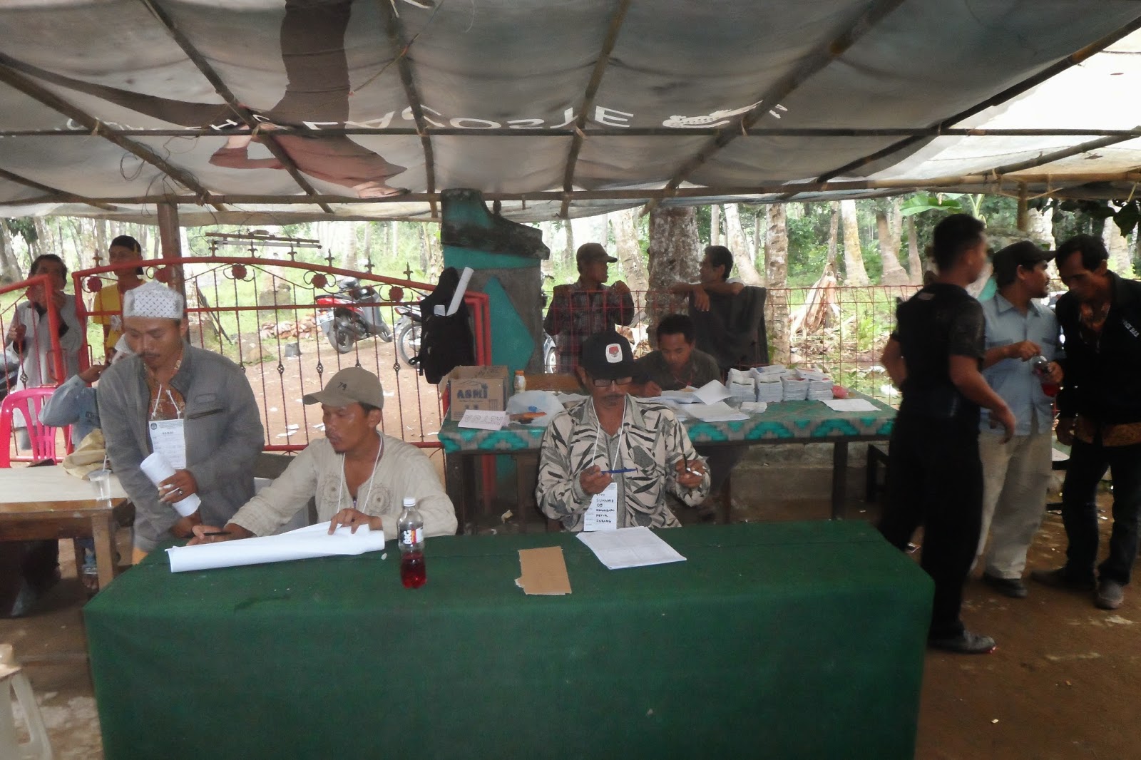 CLICK TO ENLARGE Gambar Kegiatan PPS Desa Mekar Baru Kecamatan Petir pada Pemilu 2014