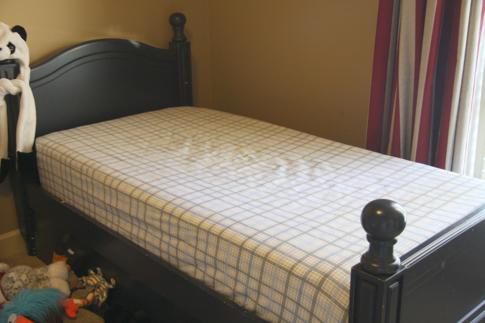 how to fakemake a child's bed simply organized