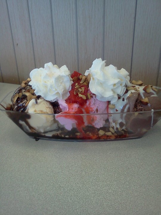 Sugar n Spice and everything Kelly Banana Splits are THE BEST!