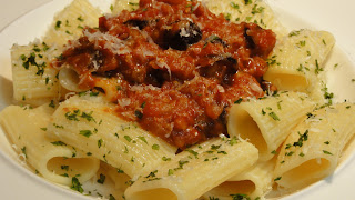 http://1.bp.blogspot.com/-Ct_tq2HTkyE/Tim0wGL1wqI/AAAAAAAABLk/ZK43OixvzoE/s400/pasta%2Ba%2Bla%2Bputtanesca.jpg