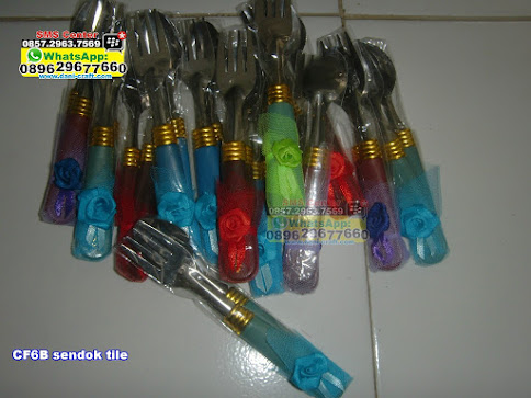 sendok tile unik