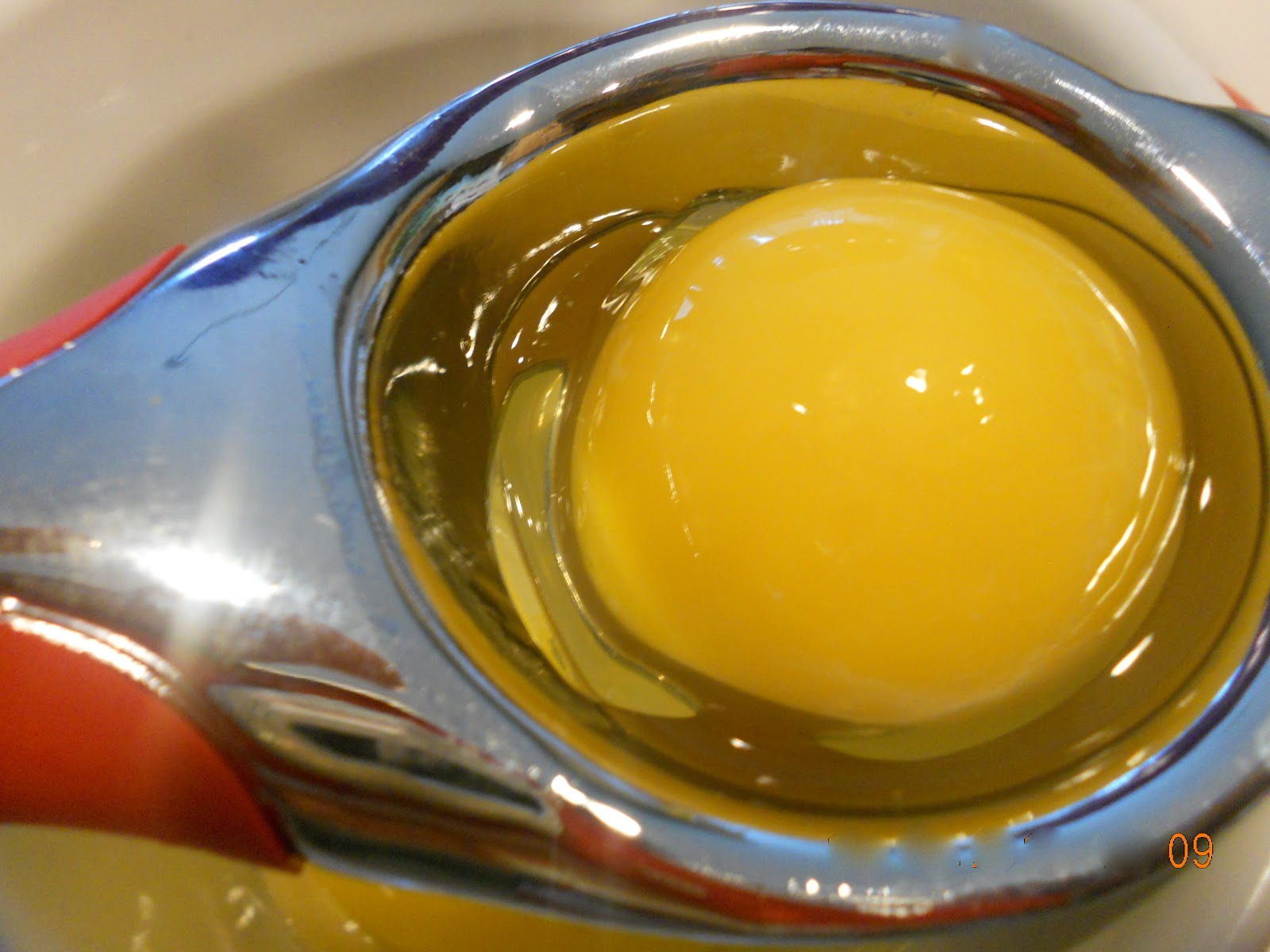 to my kitchen ) How to Separate Eggs / Separate eggs with a