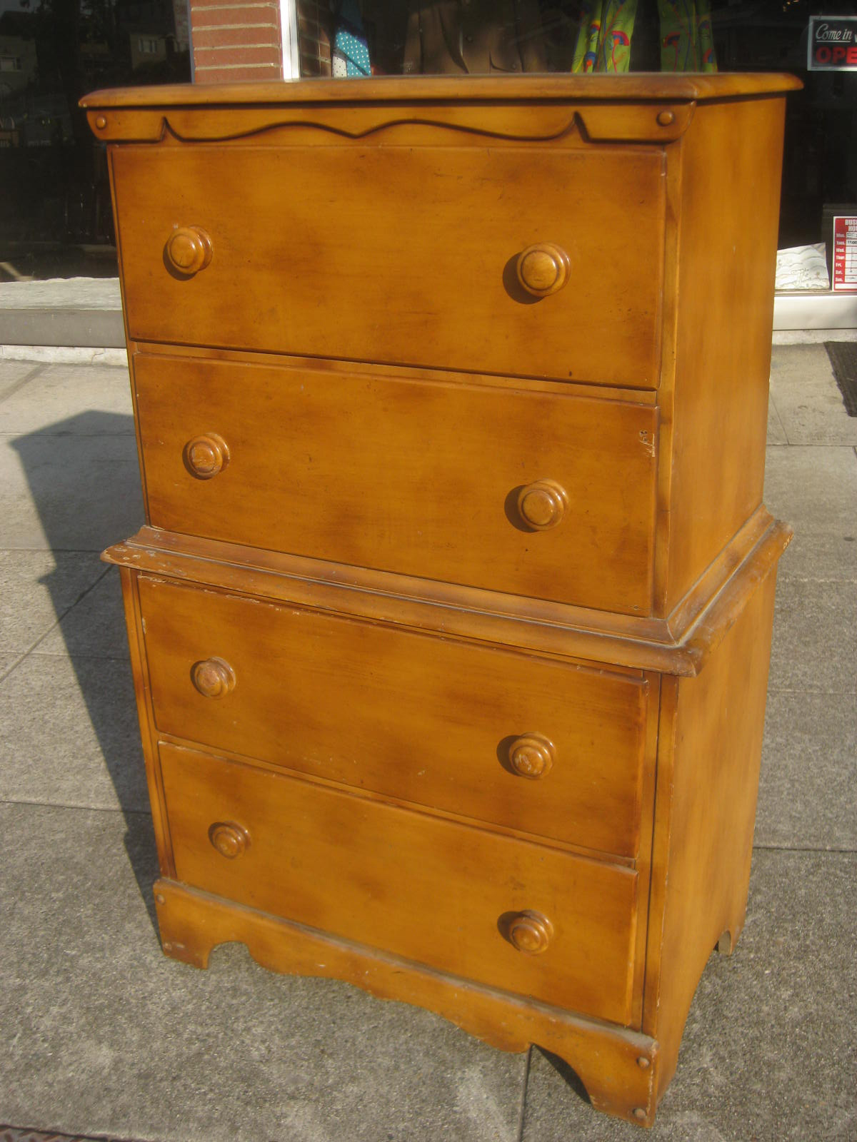 UHURU FURNITURE & COLLECTIBLES SOLD Maple Chest of Drawers 80