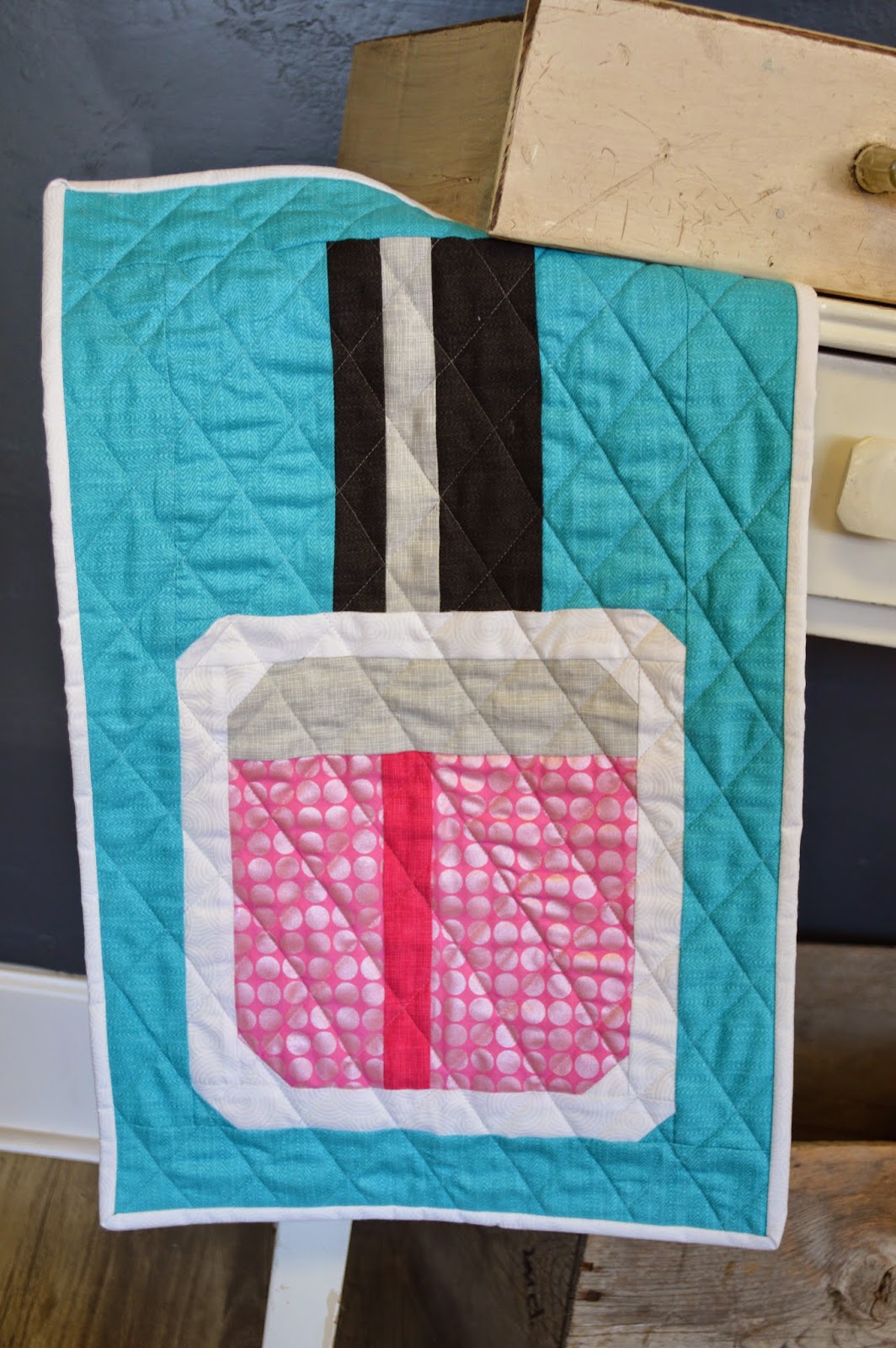 THE QUILT BARN Nail Polish Mini Quilt and Kit