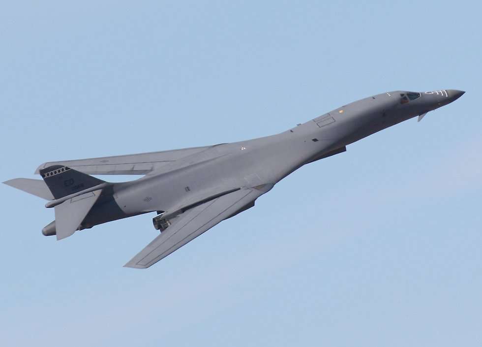 B1 Lancer Longrange Supersonic Bomber Aircraft Fighter Jet Picture