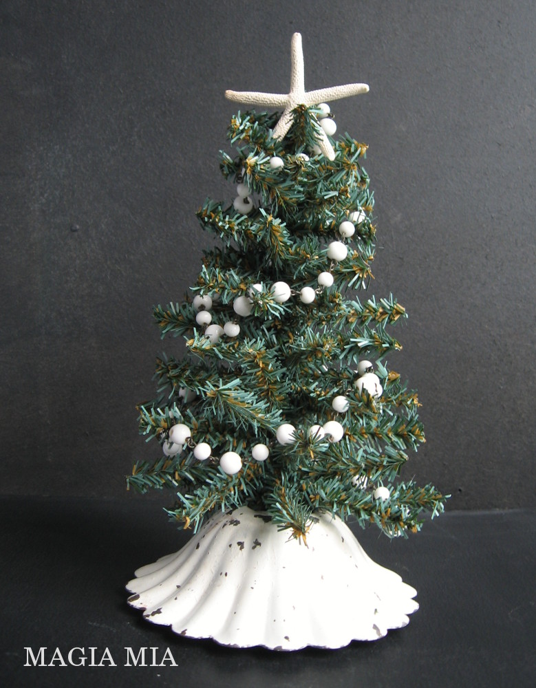 Magia Mia Mini Christmas Trees, Lichen, & White Glass
