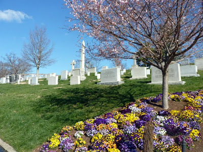 Flores en Arlington cementerio militar