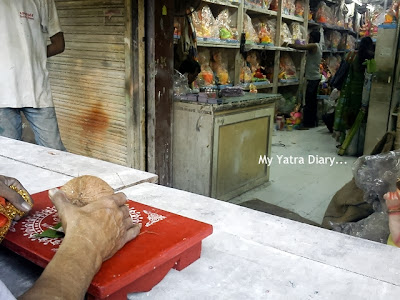 Wait for Ganesh statue to take home, Ganesh Charurthi, Mumbai