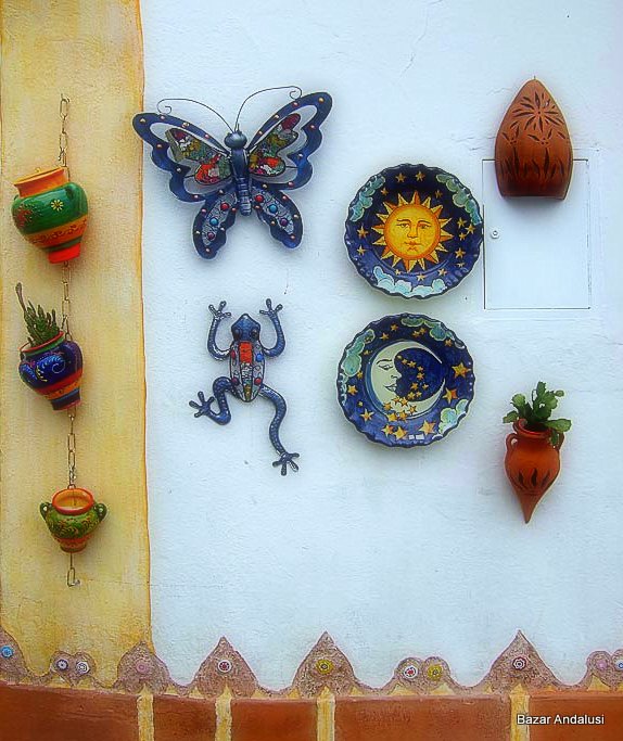 Bazar Andalusi: Decoración exterior: Alegría y color
