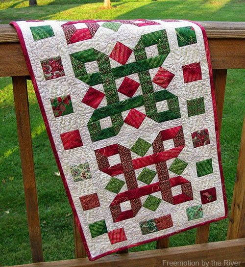 Quilt Inspiration: Free pattern day: Christmas Table Runners!