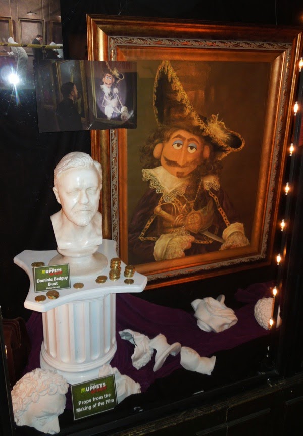 Hollywood Movie Costumes and Props Fun screenused props featured in