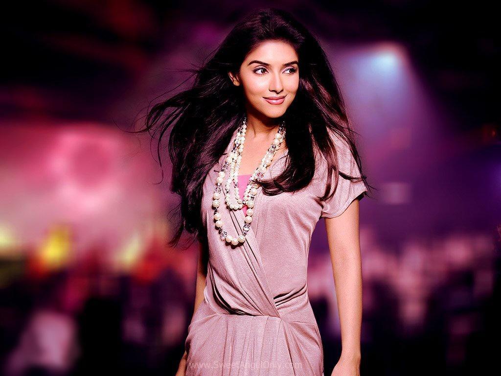 http://1.bp.blogspot.com/-D5ZZ4On0_mY/TfX6eNxRbcI/AAAAAAAAHK0/f8T5sNyniAY/s1600/asin_beautiful_smile_1024x768.jpg