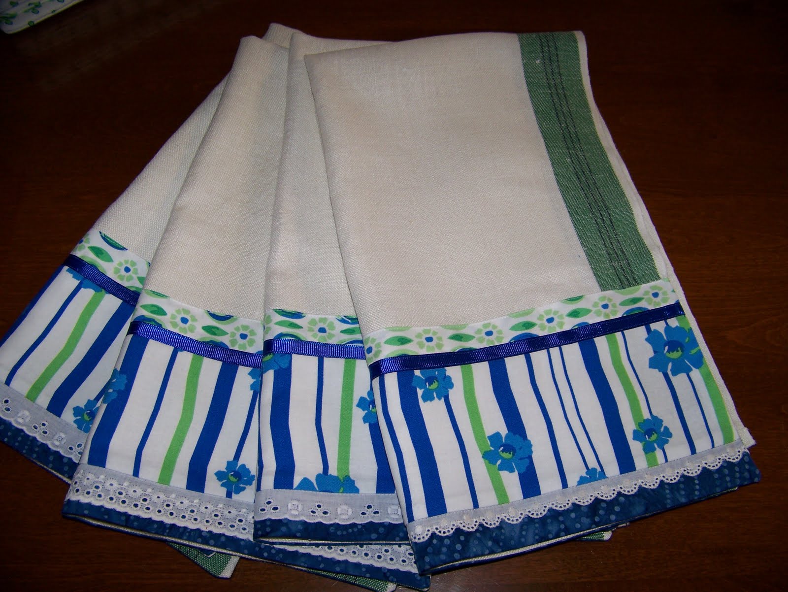 the momoo Polish Pottery Linens