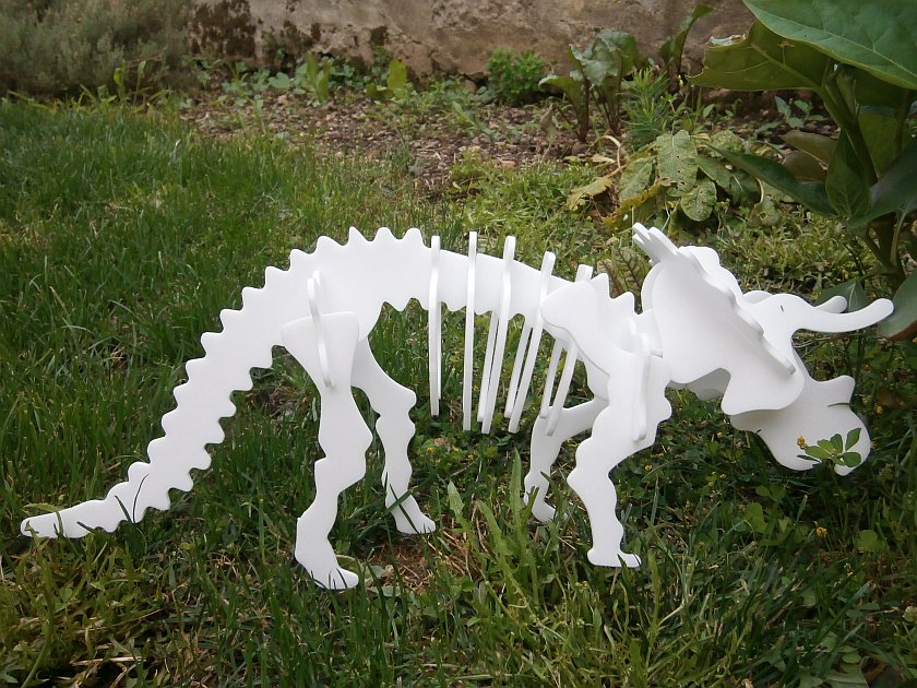 Maquette Non renseigné Dinosaure télécommandé avec son et lumière