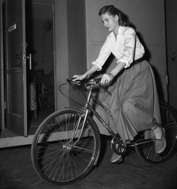 Amazing Historical Photo of Lauren Bacall in 1948 