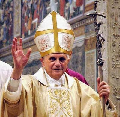Oremus  pro Pontifice nostro Emeritus