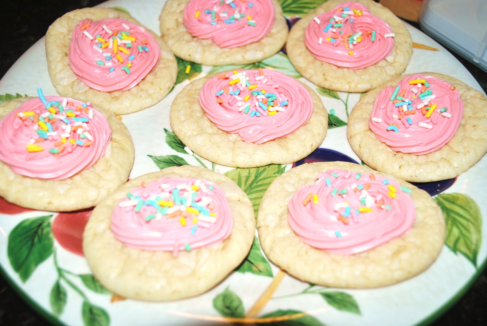 Currently Coveting ..Easy Strawberry Frosted French Vanilla Cookies
