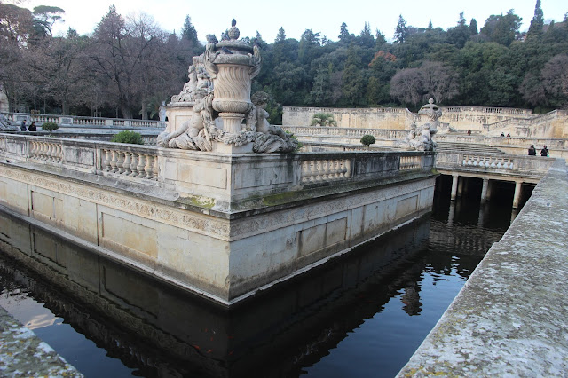 nimes, voyage, sud de la france, le gard, les arenes, les jardins de la fontaine, la place carrée