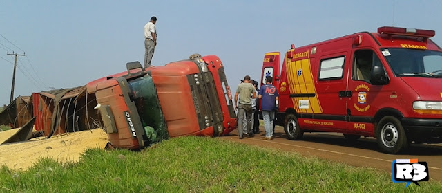 Roncador: Carreta carregada com soja tomba na PR-239