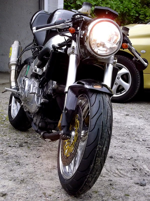 Honda VFR 750 RC36 Cafe Racer | 99garage | Cafe Racers Customs Passion Inspiration Honda VFR 750 RC36 Cafe Racer | 99garage | Cafe Racers Customs Passion Inspiration