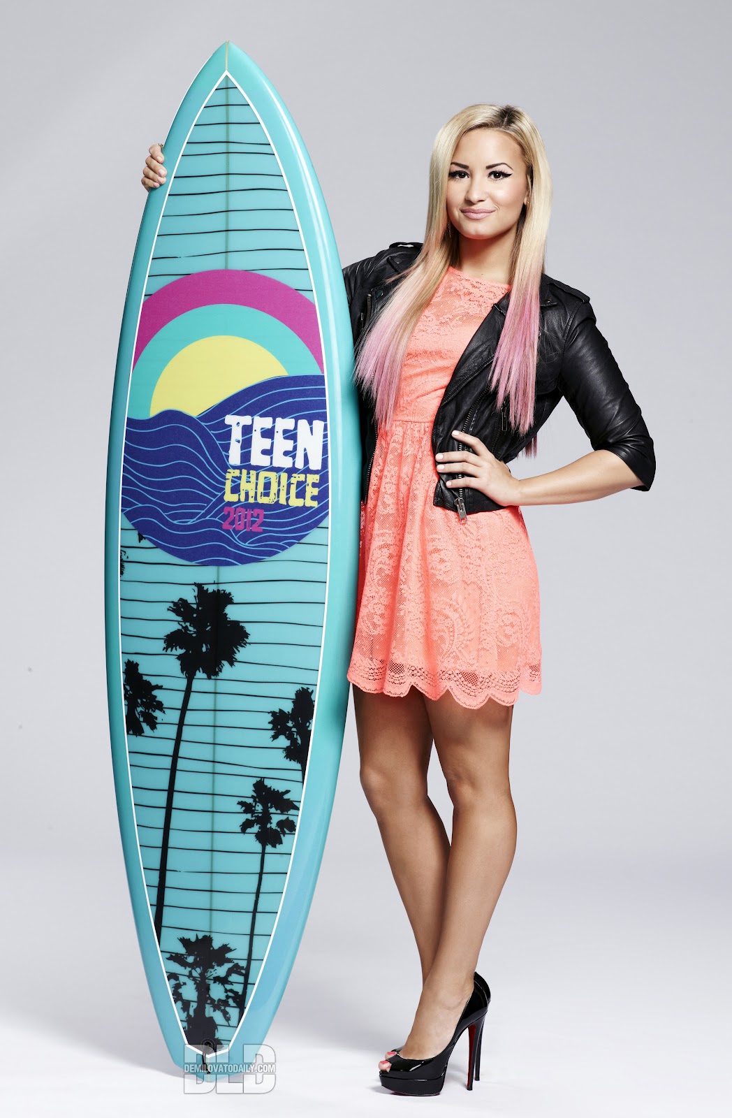 http://1.bp.blogspot.com/-DCEk7zYentI/UA6Ci_3a3jI/AAAAAAAAEzA/h8Xra5QSlJc/s1600/Demi+Lovato+005+immagine+teen+choice+2012.jpg