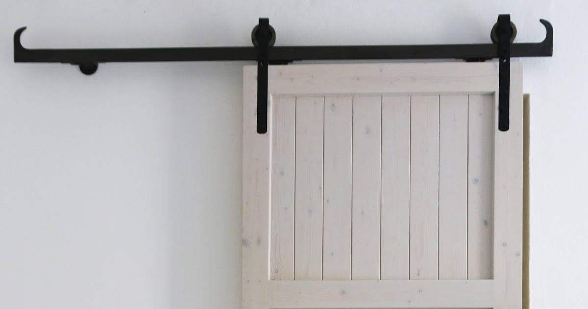 Selbstgebaute Schiebetür im Schlafzimmer