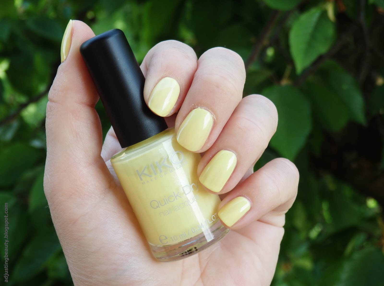 Review Kiko Quick Dry Nail Lacquer 853 Pearly Light Yellow Adjusting Beauty