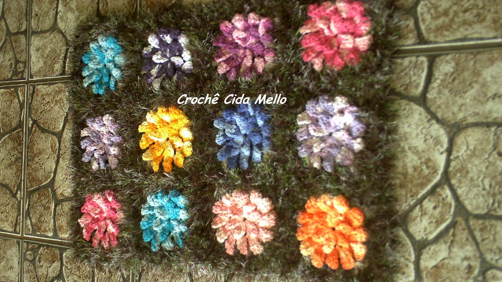 Crochê Cida Mello Tapete jardim com flores Crochê Cida Mello Tapete jardim com flores
