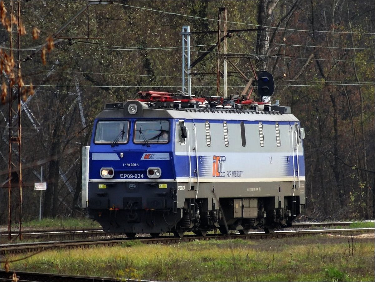 EP09-034 w tradycyjnych barwach PKPIC