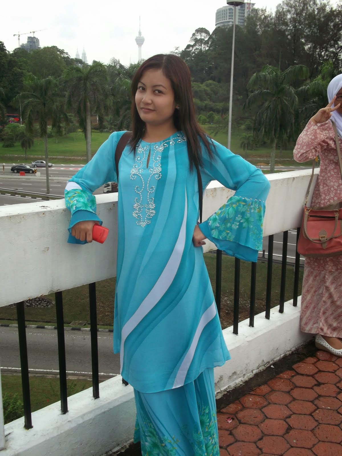 Laura anak Seman         D20101037144  ISMP Bahasa Melayu    Sem 8(2014)