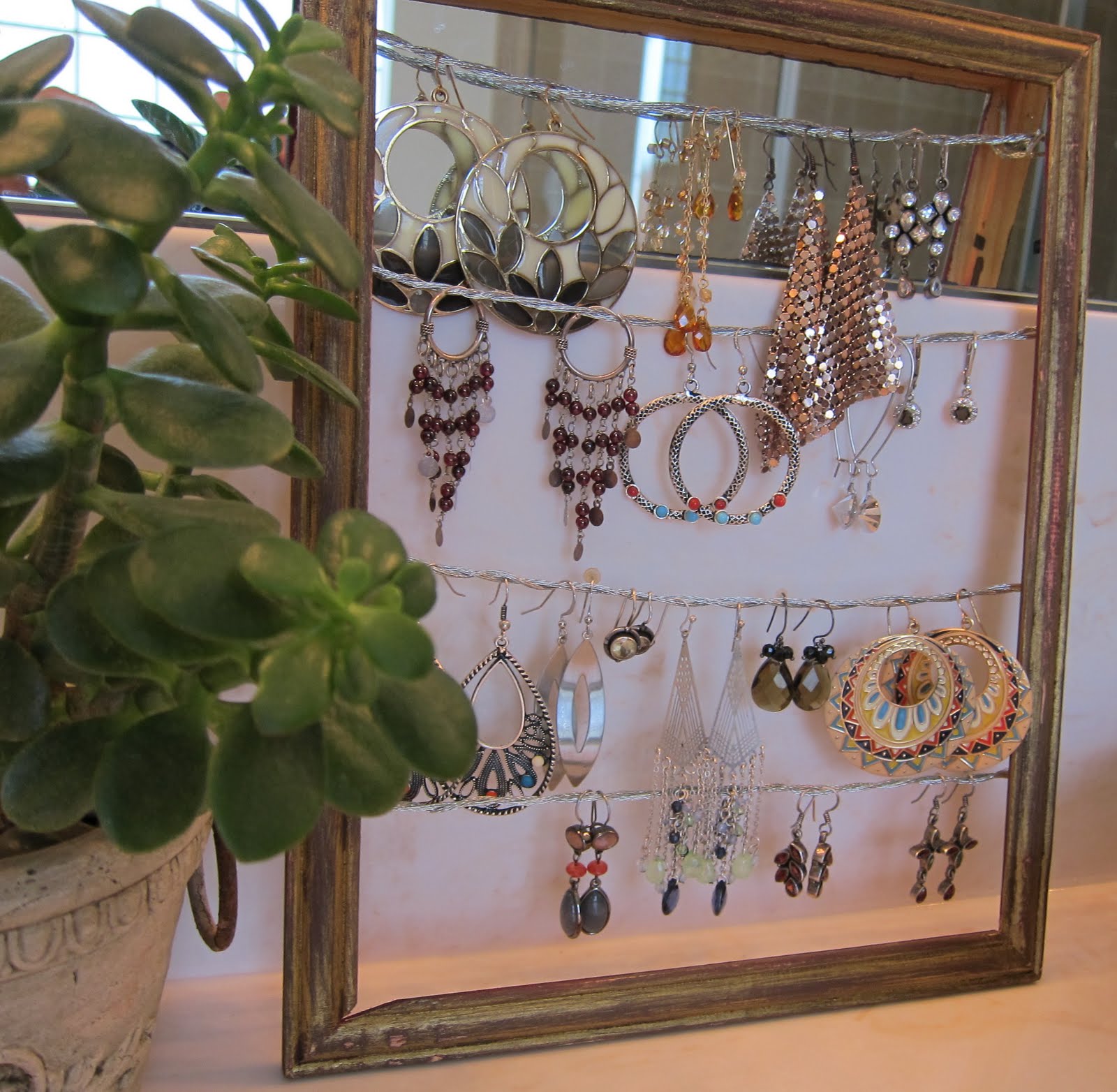 All things beautiful.... DIY Earrings organizer