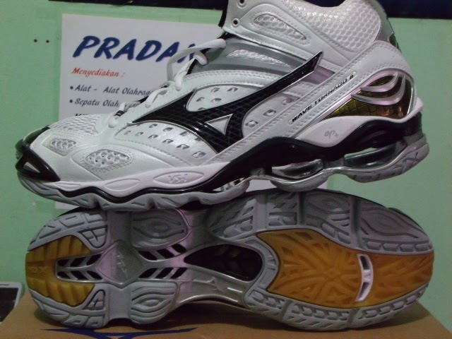 mizuno tornado 6