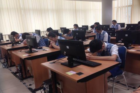 SMPK 2 Penabur Selenggarakan Ujian Nasional Menggunakan Komputer SMPK 2 Penabur Selenggarakan Ujian Nasional Menggunakan Komputer