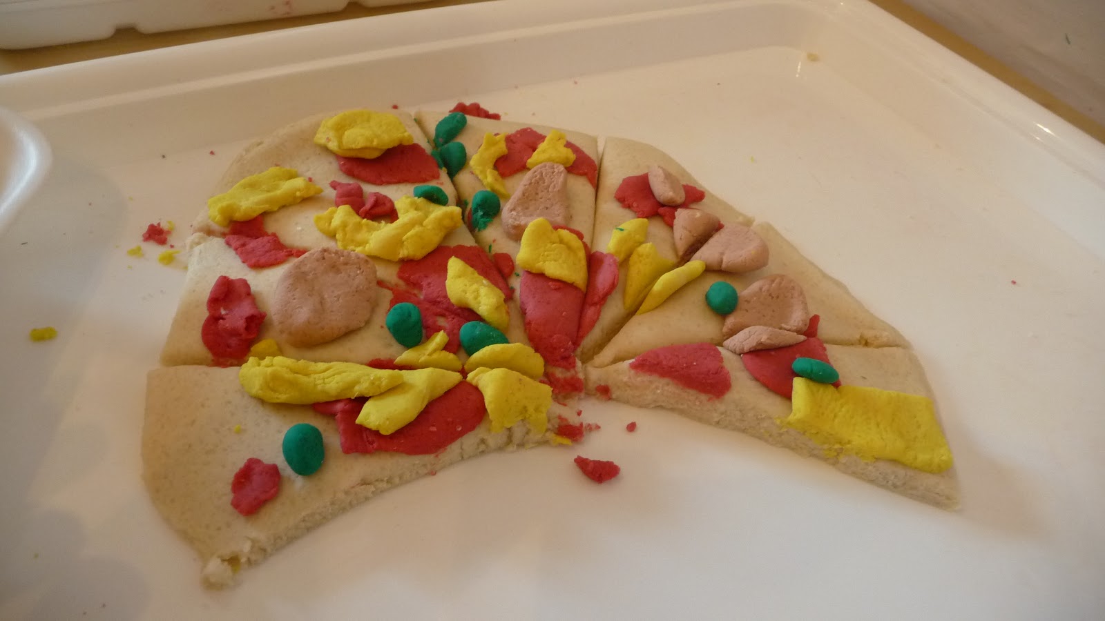 Make and Play Playdough Pizza / Pica