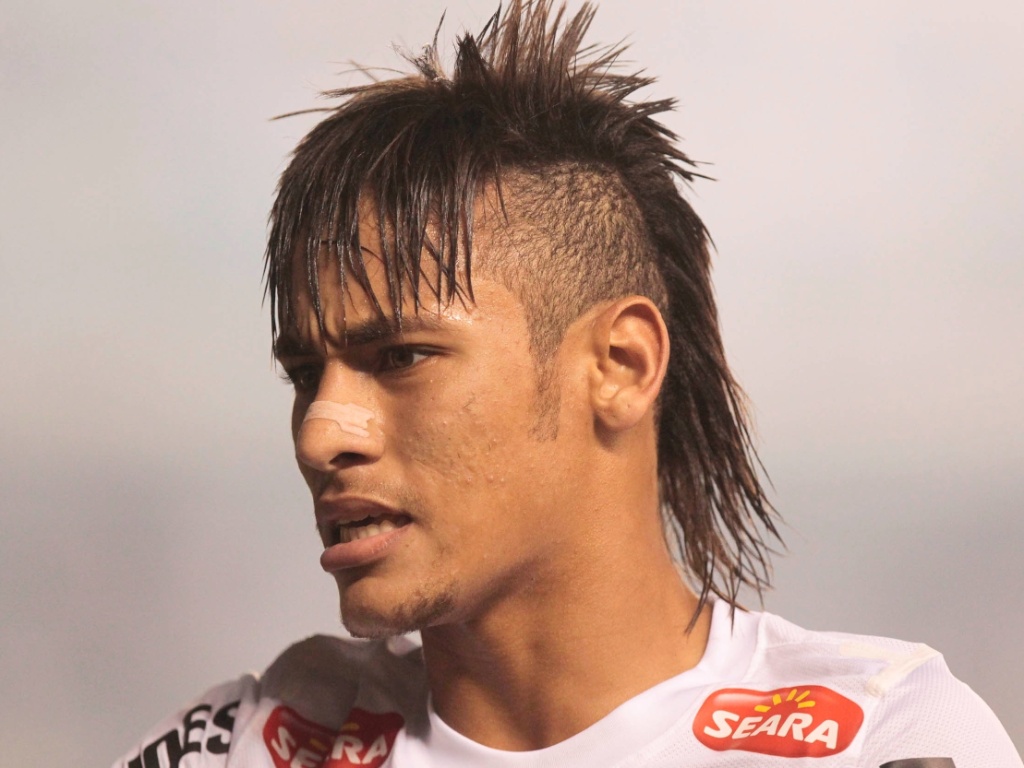 http://1.bp.blogspot.com/-DPyGtLa0z54/UEsUHXTjFTI/AAAAAAAAGaA/xO-yEhGqRSA/s1600/Neymar+Mohawk+Hair.jpg