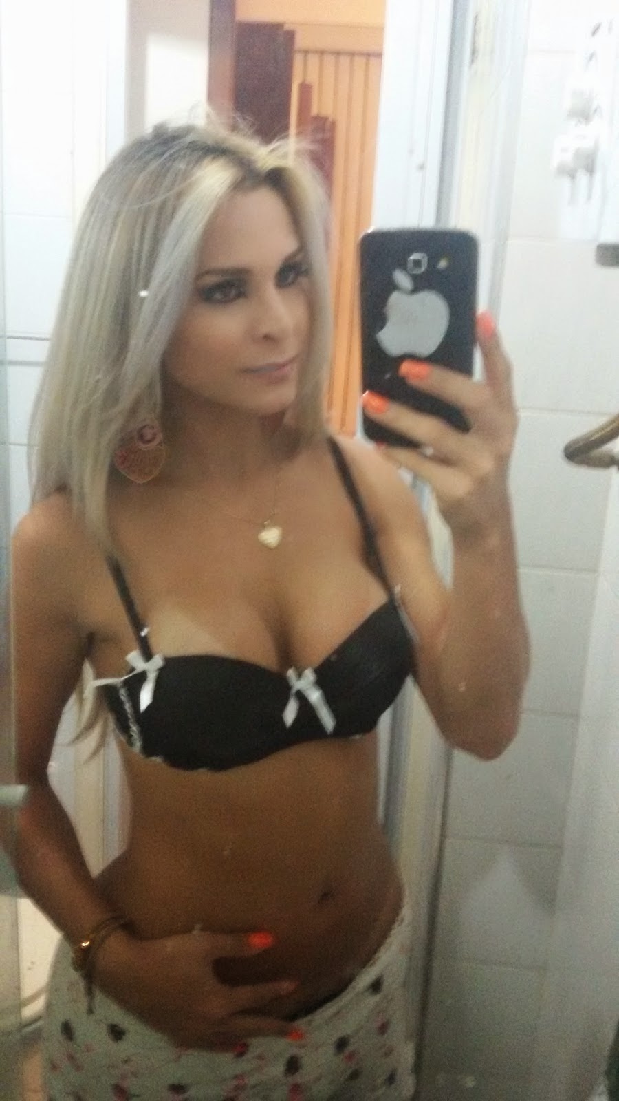 colorada trans tetona y pingona