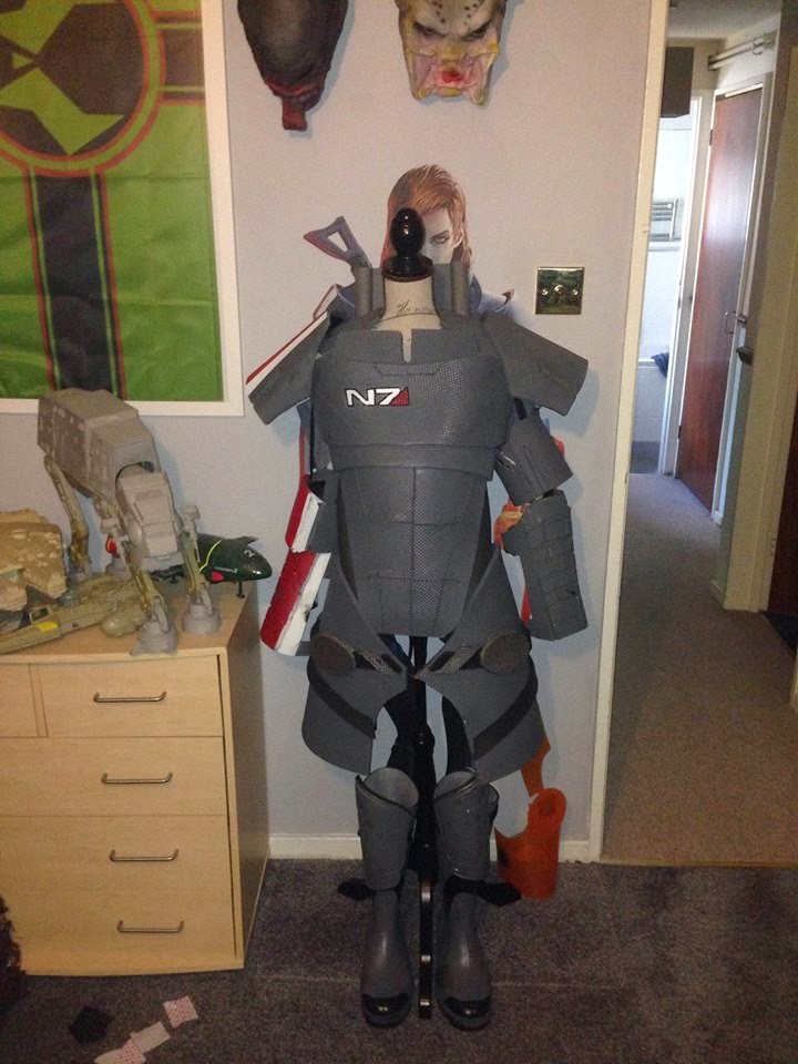 [Self] I bought a mannequin to display old cosplay costumes, very happy