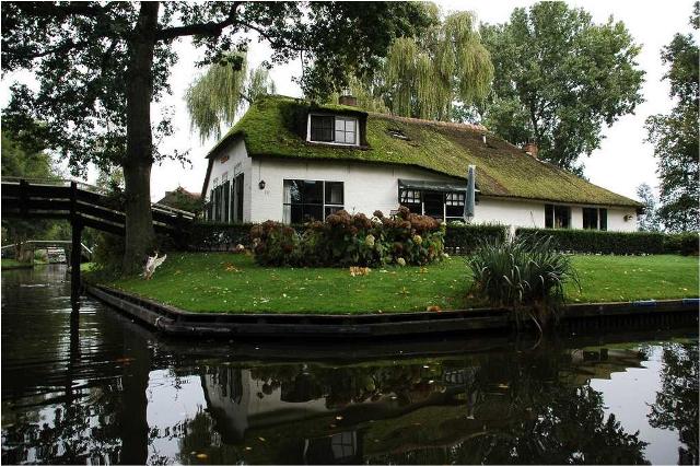 Flag this message Giethoorn, village in Holland with no roads اجمل قرية بالعالم بدون سيارات Giethoorn+11