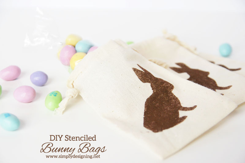 DIY Stenciled Bunny Bags | #easter #spring #stencil #silhoutte #vinyl #bunny