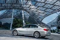 BMW-330e-4.jpg