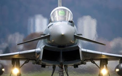 http://1.bp.blogspot.com/-DWWc8flytDg/TeOhCEU_BwI/AAAAAAAANLo/oCmYSNiLp_Q/s400/soeren-kern-eurofighter-1.jpg