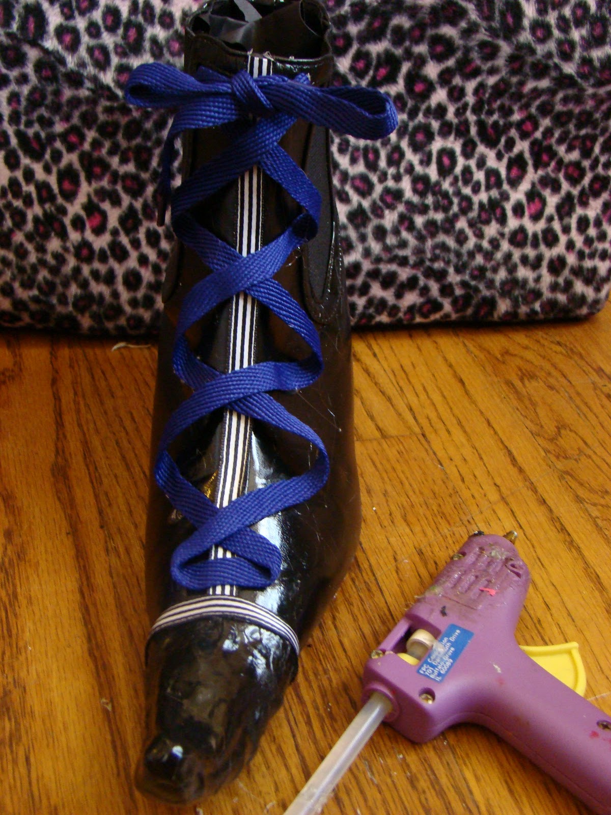Bubblegum and Duct Tape Witch�s Boots Tutorial
