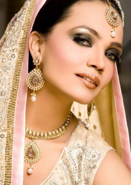 Amina Sheikh Pakistani Girl Model New Photos Gallery 