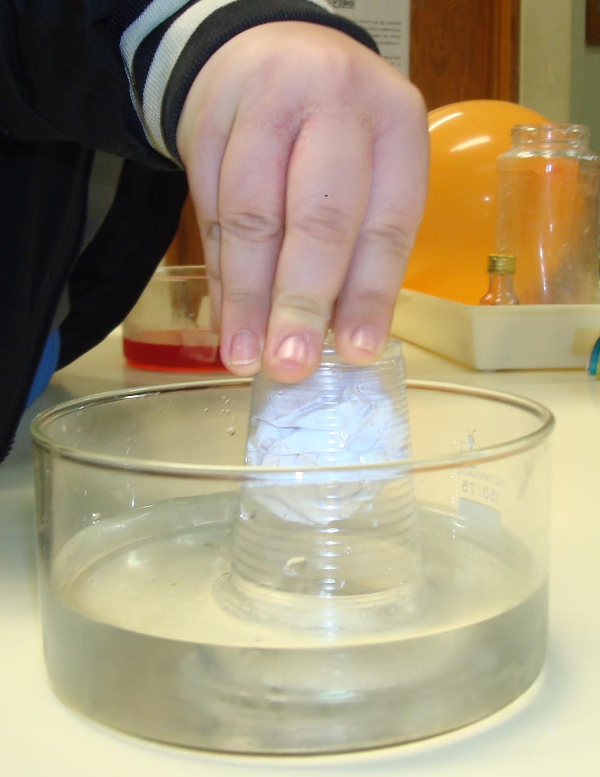 Experimento Que Comprova Que O Ar Existe