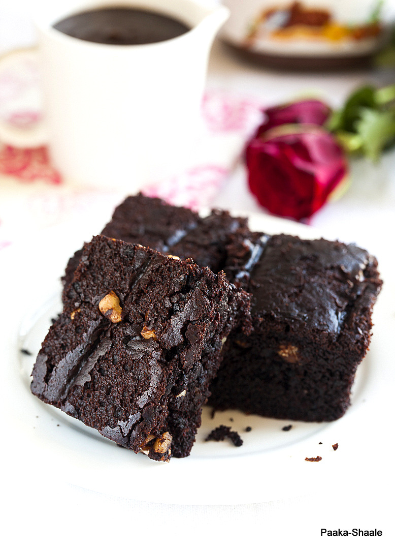 PaakaShaale Eggless brownies with nutella hot chocolate fudge sauce