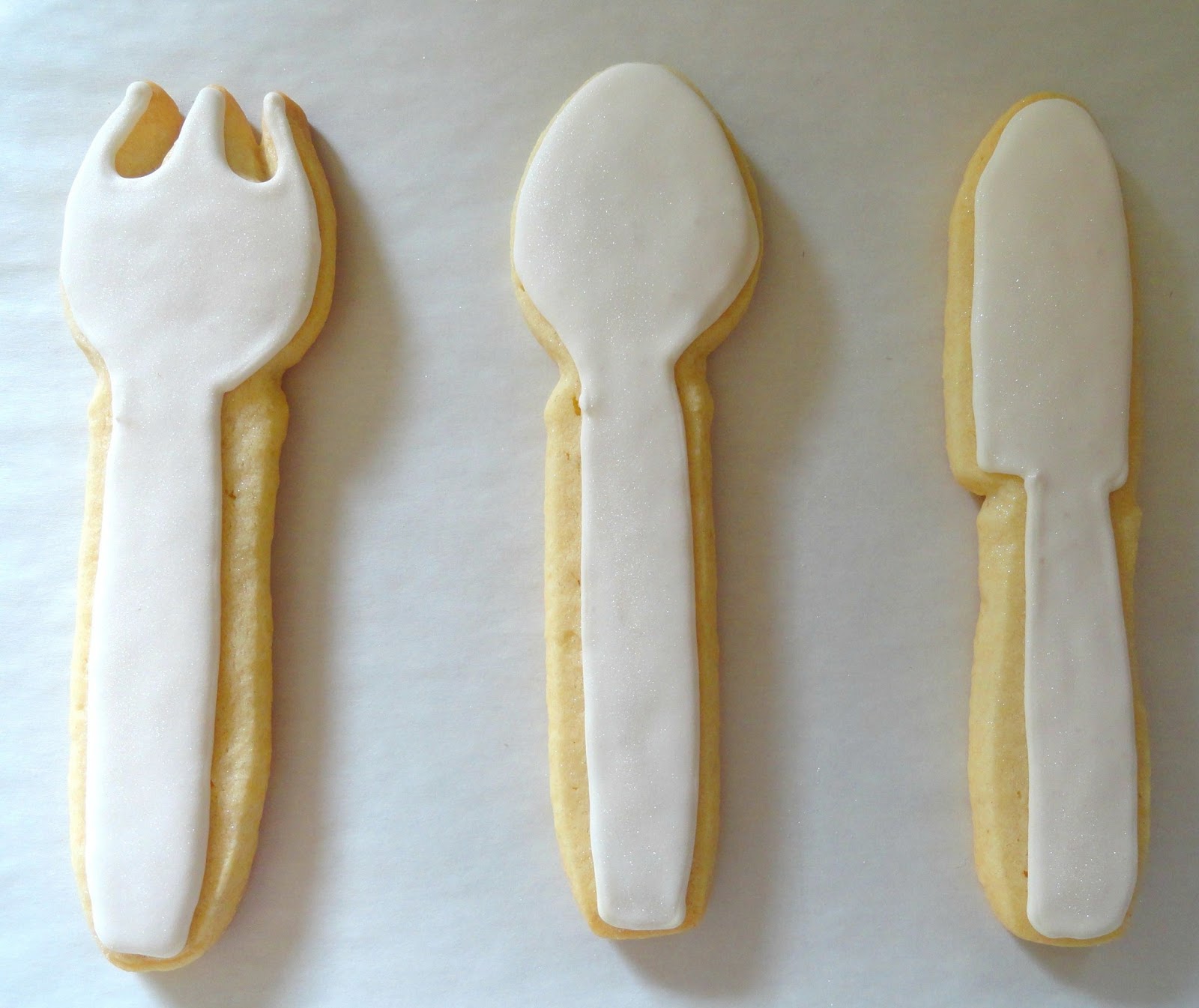 Pink Little Cake Serving Fork, Spoon and Knife Set Decorated Cookies